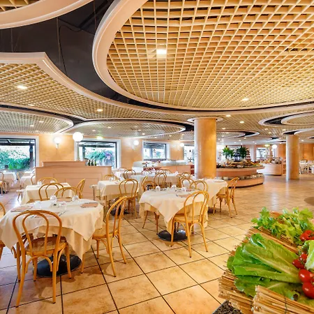 מלון Sant'elmo 4*