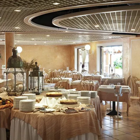 فندق Sant'elmo 4*